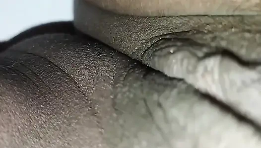 Adik tiriku yang super sange ini nyepong kontolku dengan ganas!