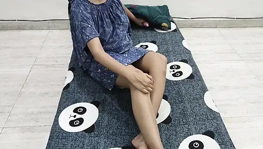 Мой сводный брат входит в мою комнату без предвестника, мы в конце концов жестко трахаемся на хинди аудио