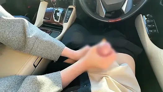 Seorang wanita cantik yang sudah menikah yang membuatku cum dengan tangan dan mulutnya bahkan di tempat kerja