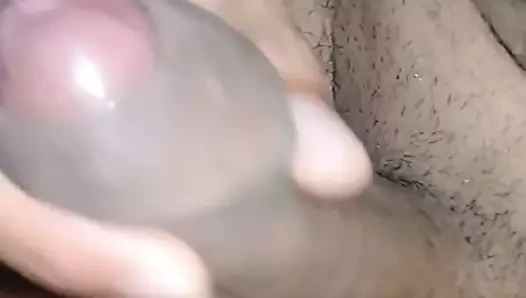 Yarakla mastürbasyon yapıyor
