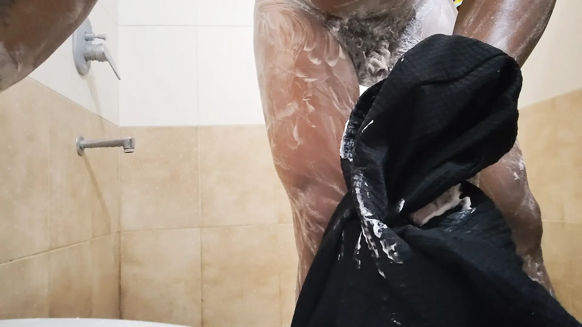 Apni madam ki chaddi Ko Dekhkar bathroom mein