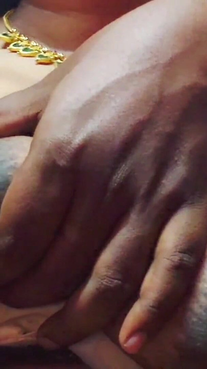 Ateşli Hintli evli kadın yeni porno videosu | Klip 1