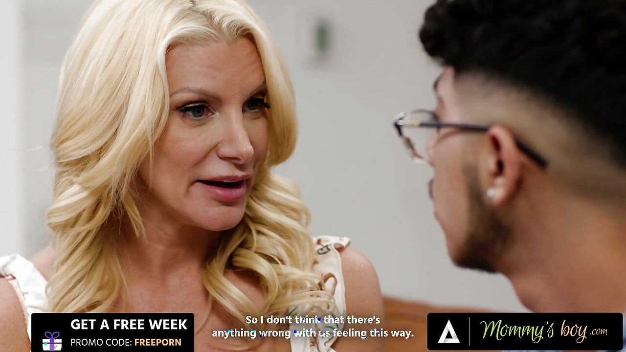 MOMMY'S BOY - Brittany Andrews가 판타지를 하드코어 스텝맘 섹스로 바꾼다