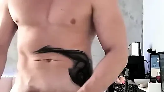 Büyük, sert bir sütle lezzetli boşalma