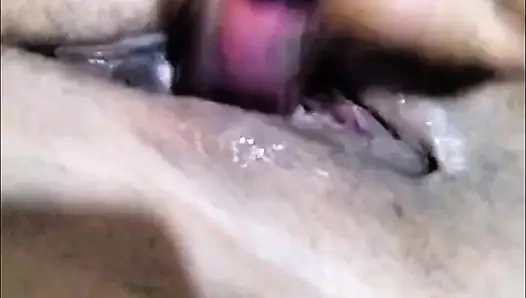 Ehefrau endet zum ersten mal mit einem dildo