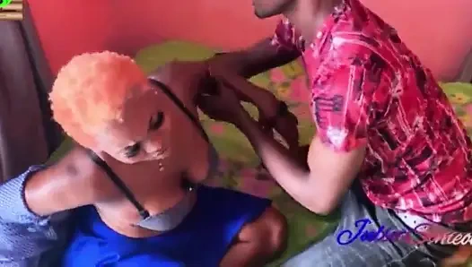 Kremsi amcığıma çok sert vuran ders öğretmenim.