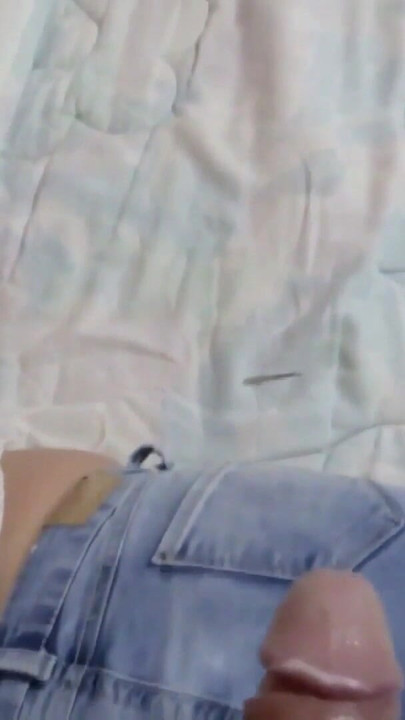 Vedän farkut ylös neljä kertaa, jotta poikapuoleni voi ejakuloida enkä saa minua raskaaksi. | Klippi 2