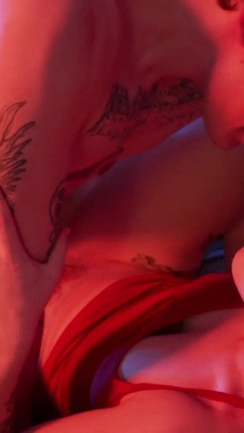 Azgın kızıl saçlı boşalmayı durduramıyor - cedricandsofi tarafından kadın orgazmı derlemesi | Klip 3