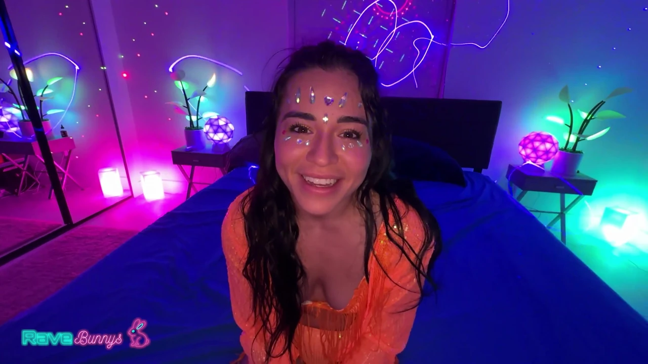 Utangaç minyon fitbadonk dj'in odasında amını siktiriyor!
