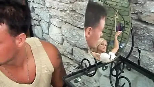 Pantat bahenol cewek nympho ini dientot habis-habisan sampai matanya merem melek