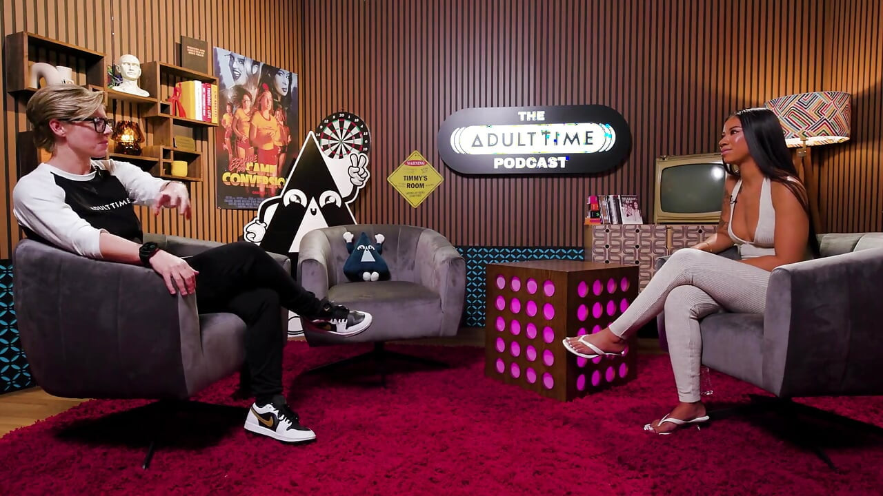 Ameena Green Striptizci kökenleri, osurma videoları ve anime hayranları | Adult Time Podcast