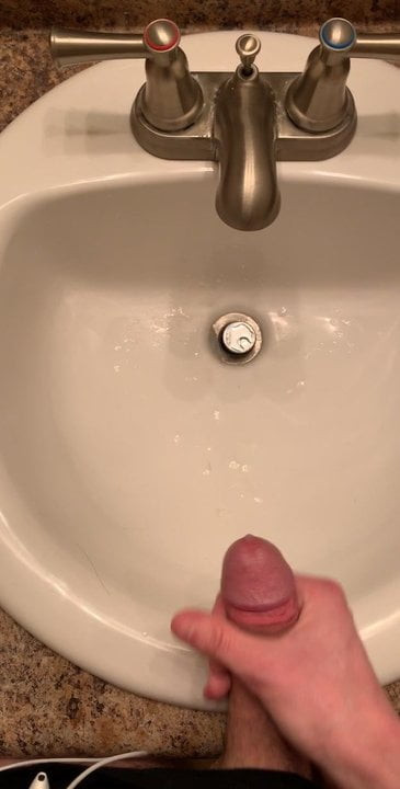 Short cumshot vid