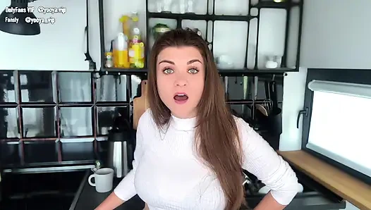 Geile stiefmutter wurde von stiefsohn mit 2 großen schwänzen erwischt