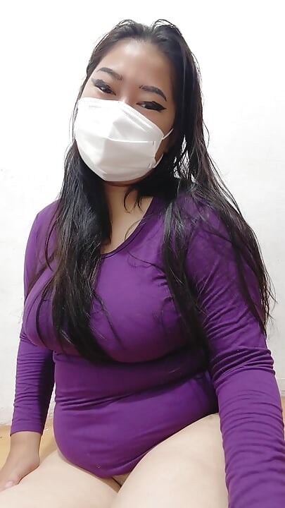विधवा अकेले चूत खेलकर चिढ़ाती है