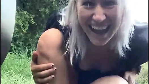 Blonde Pees in the Doggy Positinal