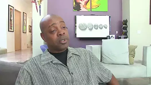 Memek cali sweets si cewek nakal kulit hitam dientot habis-habisan sampai matanya merem melek