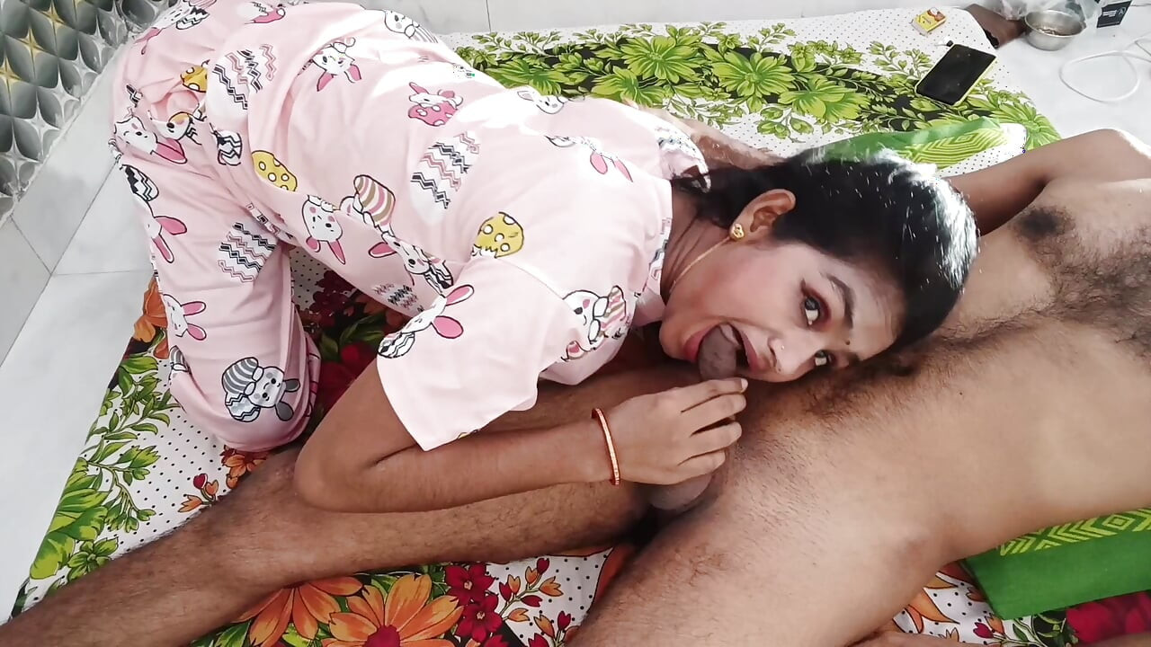 בחורה הודית עם תלבושות מרובות סשן סקס קשוח אינטנסיבי - חובבני אמיתי