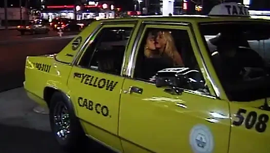 Heiße Lesbenfahrt im Taxi