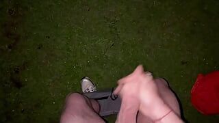 Cachonda masturbada en un parque de Dusseldorf