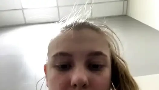 Extreme squirting in the gym with jucielussie