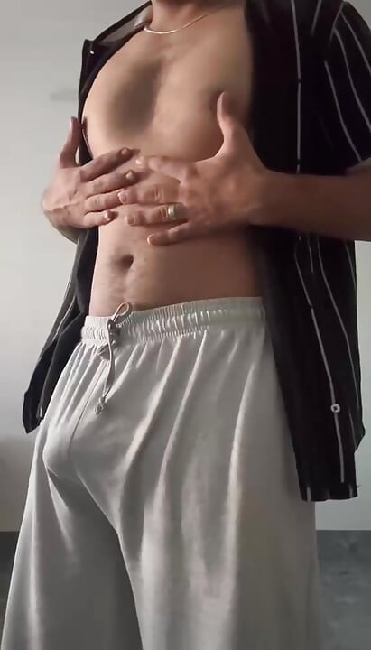 Horny Indian Twink Prepares for Grindr Daddy, Secret Wank & First Online Cumshot