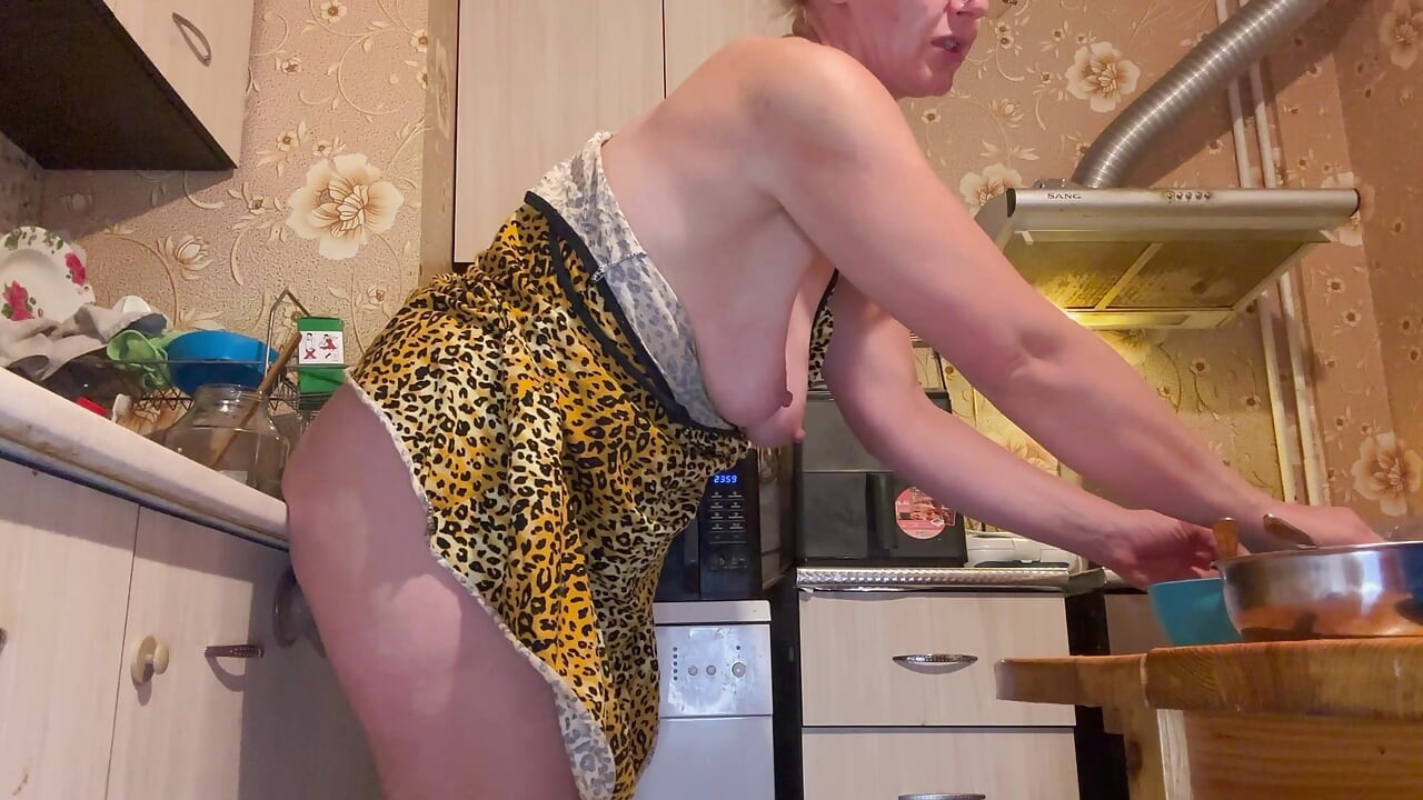 So geil, dass ganzes kochen und maisfick masturbieren