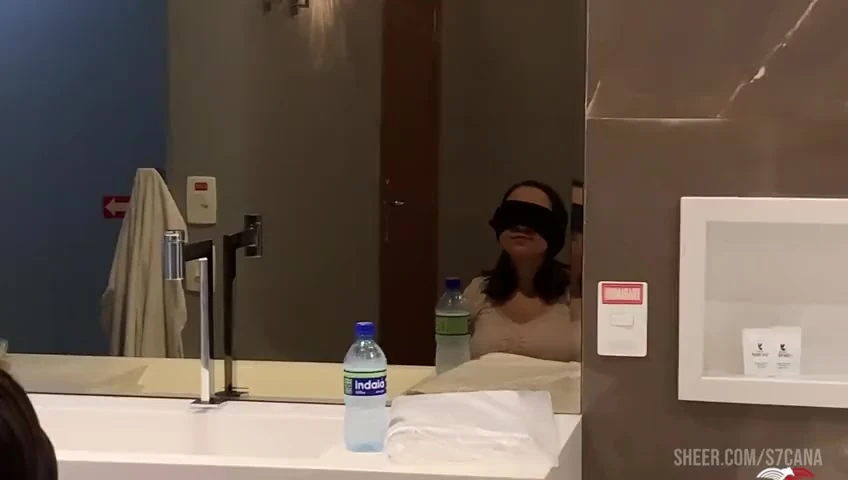 İlişkiyi beslemek için bir travesti tuttular