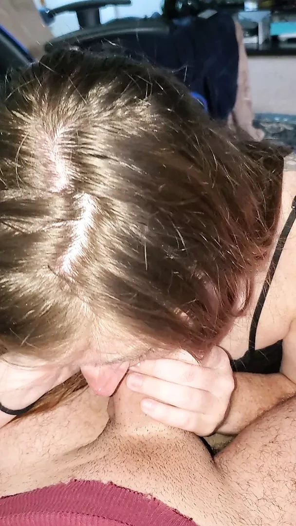 V's quick blowjob