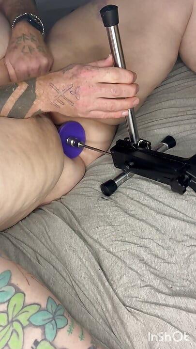 Η BBW τα βάζει με μεγάλο Dildo