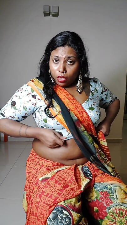 Aunty Ilaria Tries to Escape the Crowd and Accidentally Discovered Her Fetish.