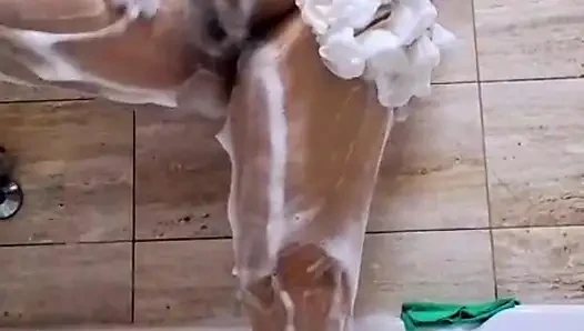 Ehefrau mit dickem arsch duscht