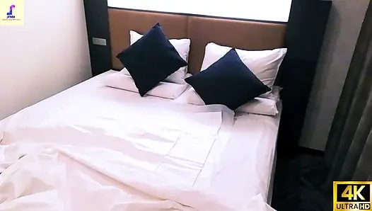 Kovboy kız pozisyonunda tekrar tekrar geldi ve sonra misyoner pozisyonunda derin bir sikiş yaptık ve içine boşalma