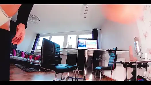 Gadis imut dengan toket besar lagi siapin memek sempitnya untuk dientot habis-habisan