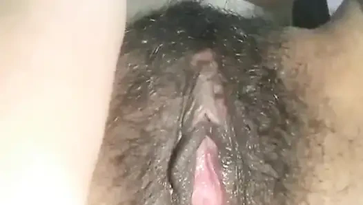 Gadis hot desi mandi dan colok memeknya sendiri