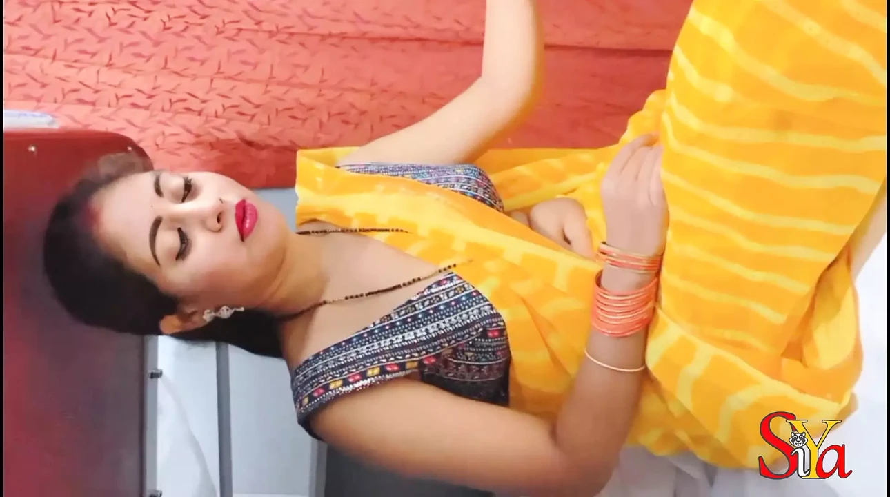 印度西娅宝贝和另一位乘客在火车上度蜜月