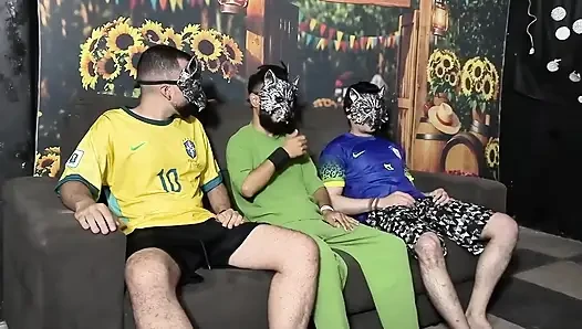 Menggosok pada saat pertandingan Brasil