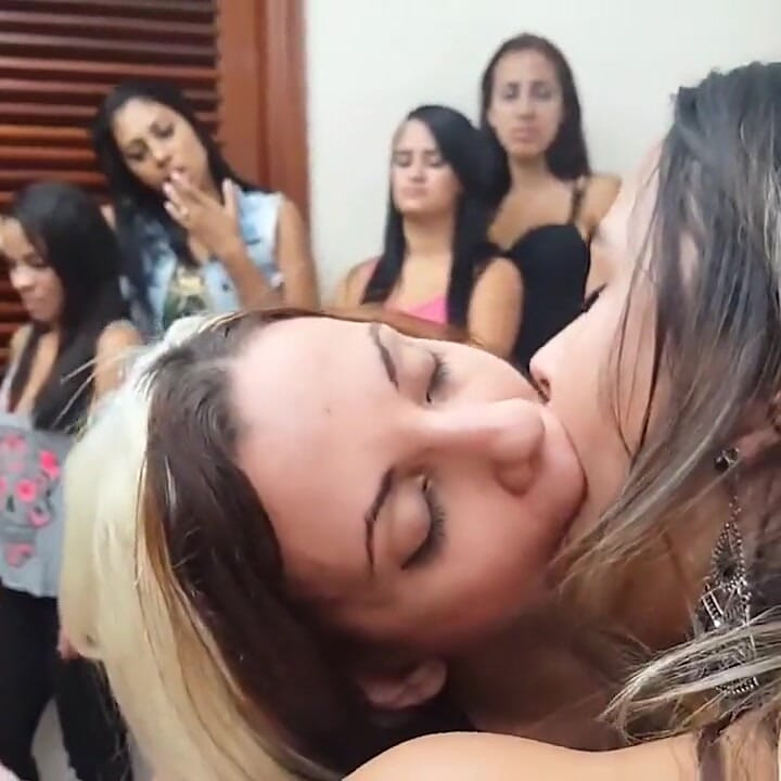 Lesbian Kissing the Queue to Kiss Top Girls