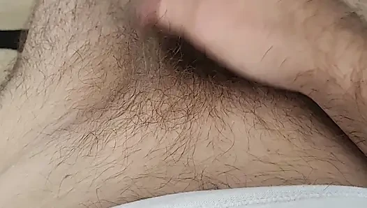 Küçük olanı mastürbasyon yaparken izliyorum
