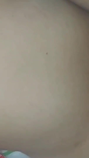 Moment uimitor de la "în fiecare dimineață vizitez camera fiicei vitrege, mă joc cu pizda ei mini și îmi savurez sânii ei!"