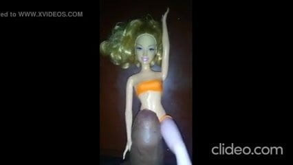 Cumshot en Barbie .i.
