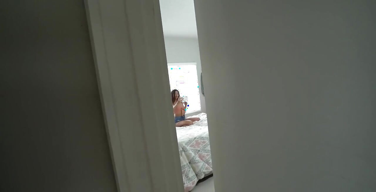 La belle xxlayna marie est une vraie beauté à la chatte étroite ! Je lui donne la meilleure baise qu'elle ait jamais eue