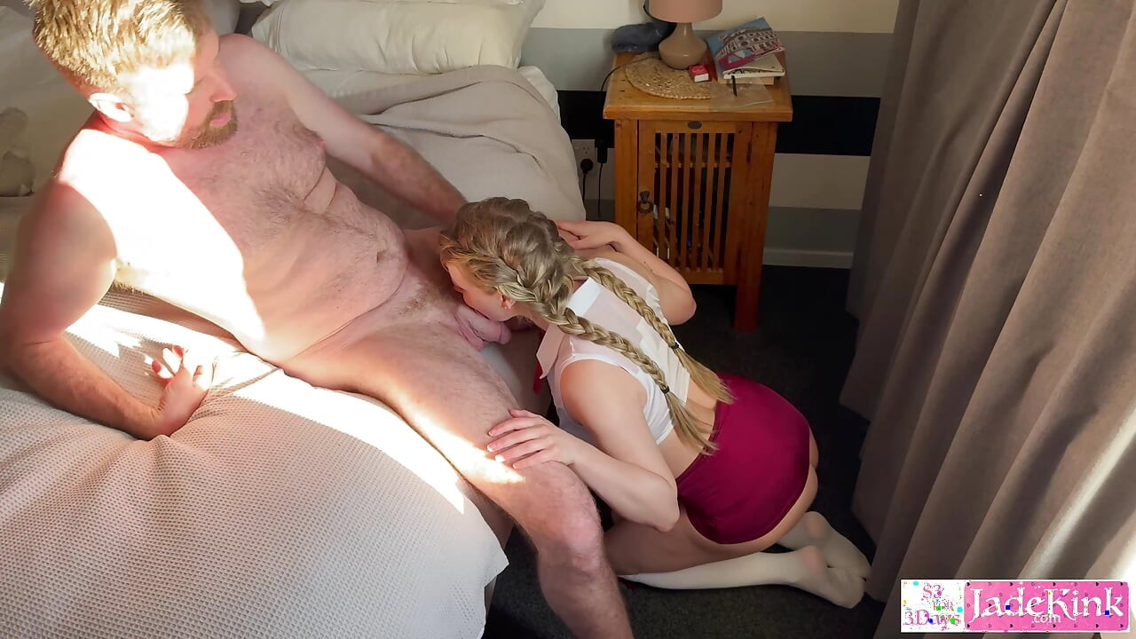 アマチュアの18+学生がホテルの部屋で教授にフェラチオをする