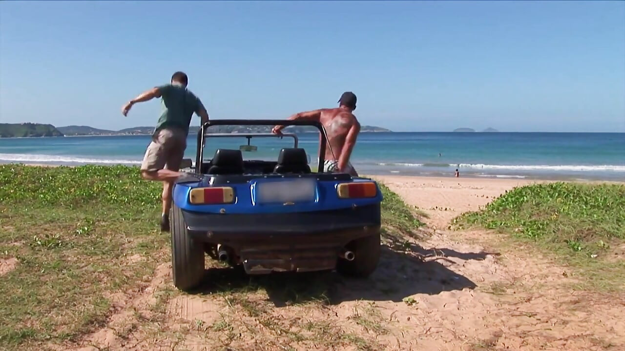 Stunning beach babe double penetrated and jizzed in mouth