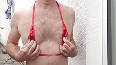 Corto, medias de nylon, bikini en rojo