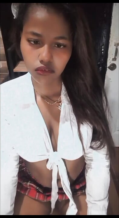 Bruneta ta te aștepta pe paginile ei VIP, nu poți rata