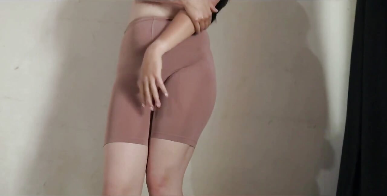 Indonesian Girls Can't Stand It Anymore, They're Forced to Use a Bottle to Make Love