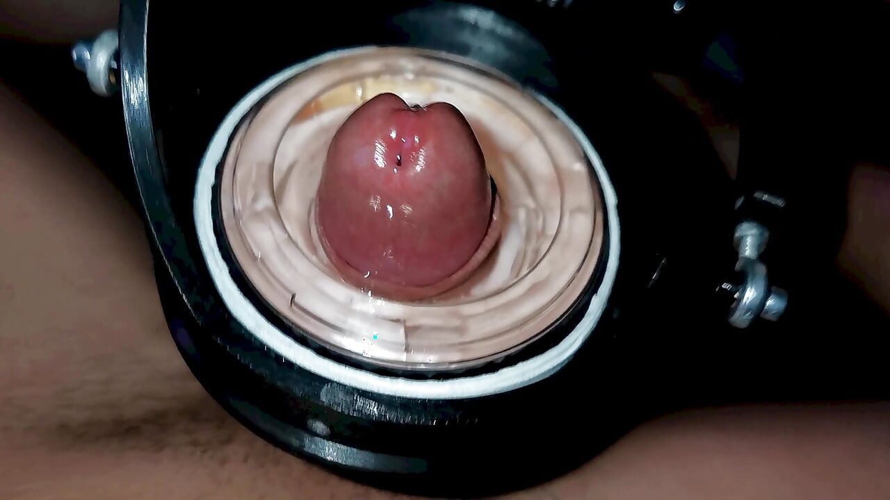 Cowok ini crot ganas banget dan lanjut pindah!