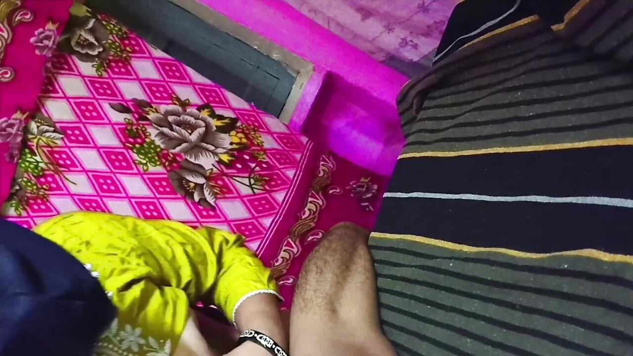 Desi girl tight pussy in autdoor, Desi hot tight pussy hindi Village nude full xxx video big boob and nipples big girl ass