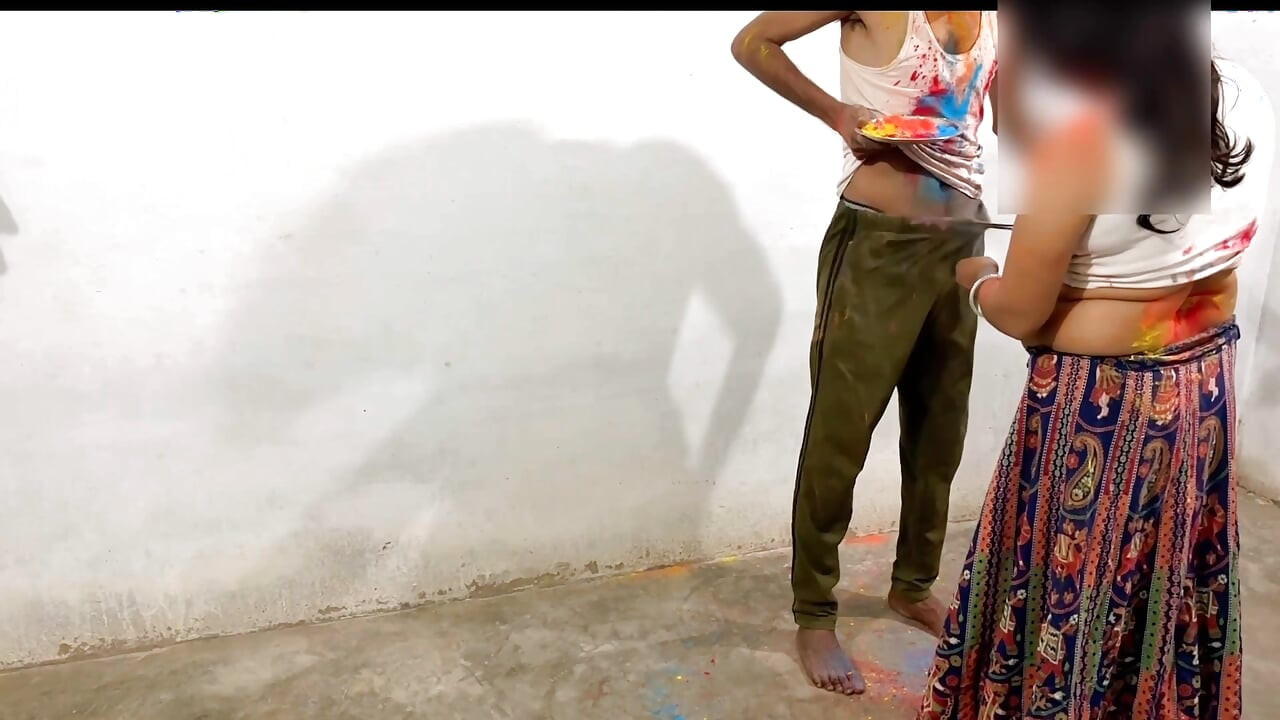Holi khelne aayi indian bhabhi ko lund chudwa ke patak ke chod diya
