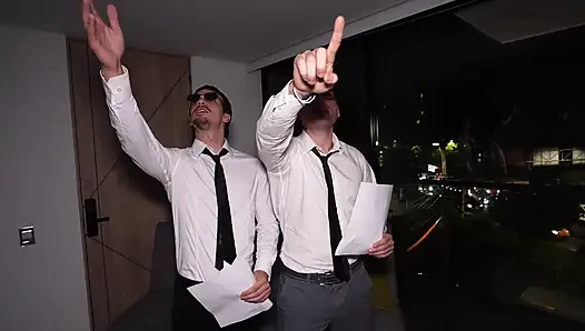 Mükemmel Orospu Aynı Anda İki İtalyan Penisi Alıyor ve Poposu Yok Oluyor - Yenifer Chacon